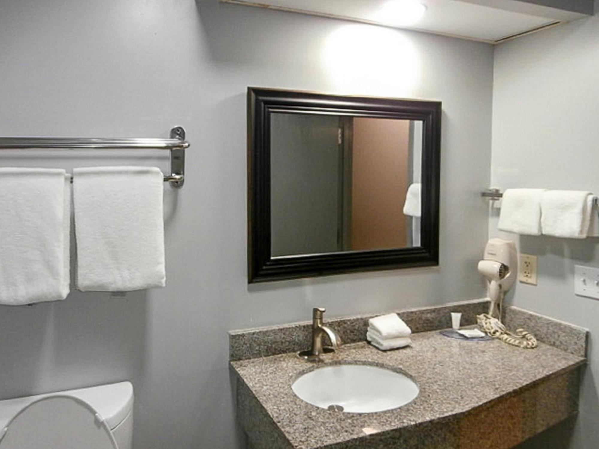 Clarion Pointe Hinesville Near Fort Stewart Ngoại thất bức ảnh