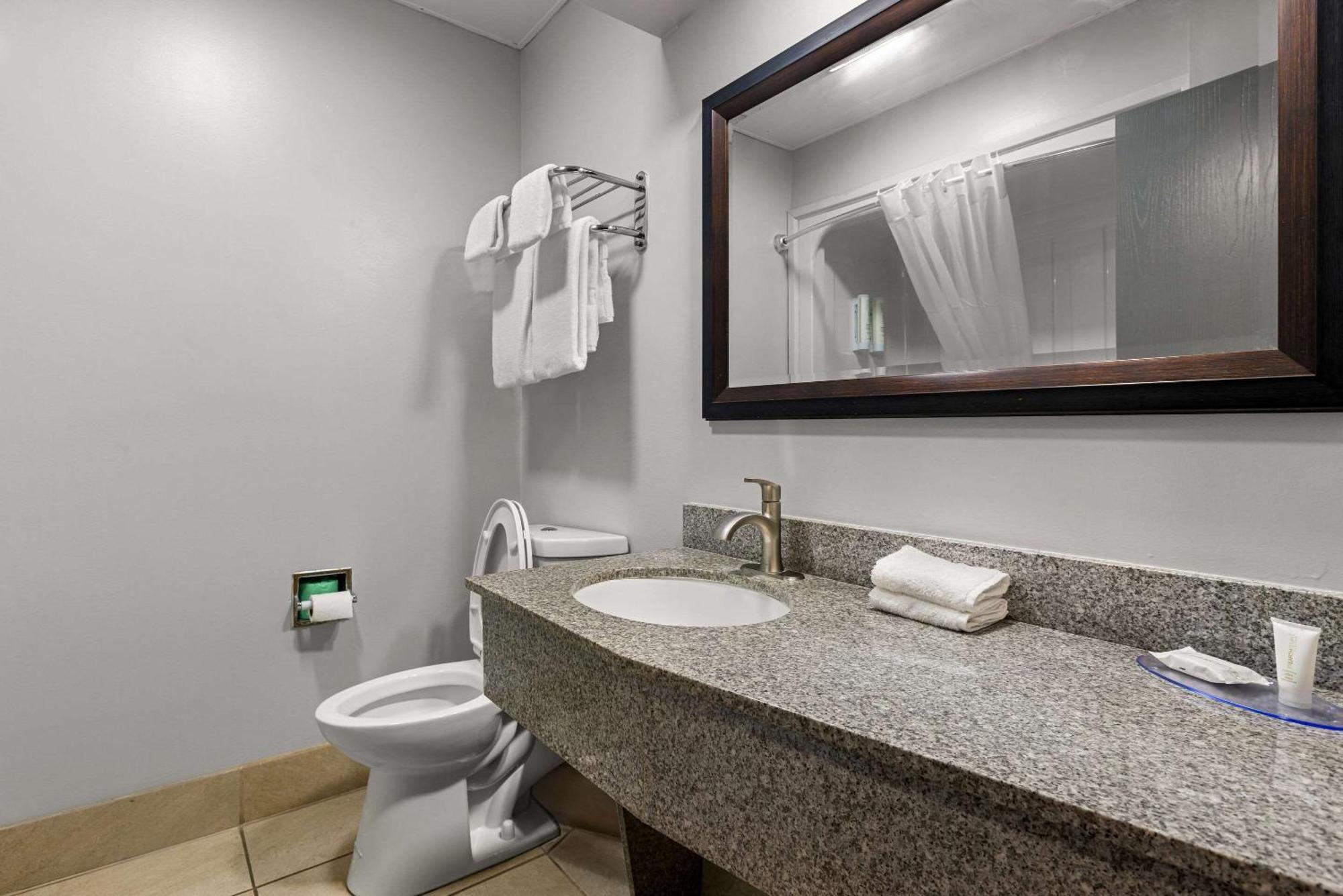 Clarion Pointe Hinesville Near Fort Stewart Ngoại thất bức ảnh